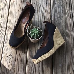 BCBGeneration Black/Tan Braided Grass Wedge Sz 9